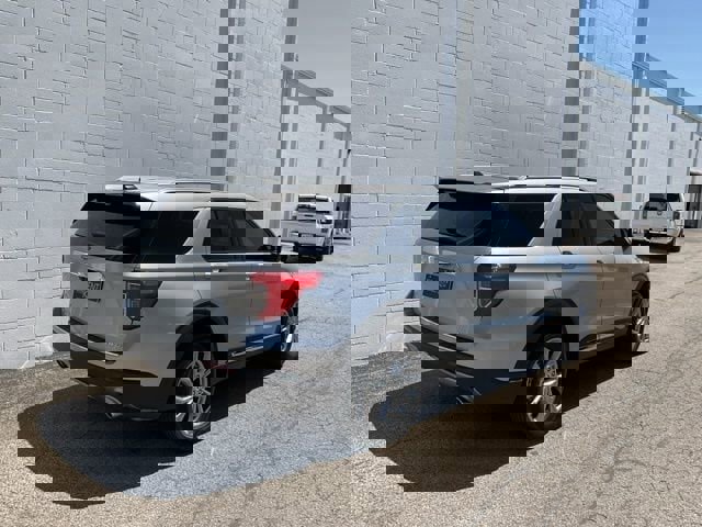 Used 2023 Ford Explorer Limited image 4