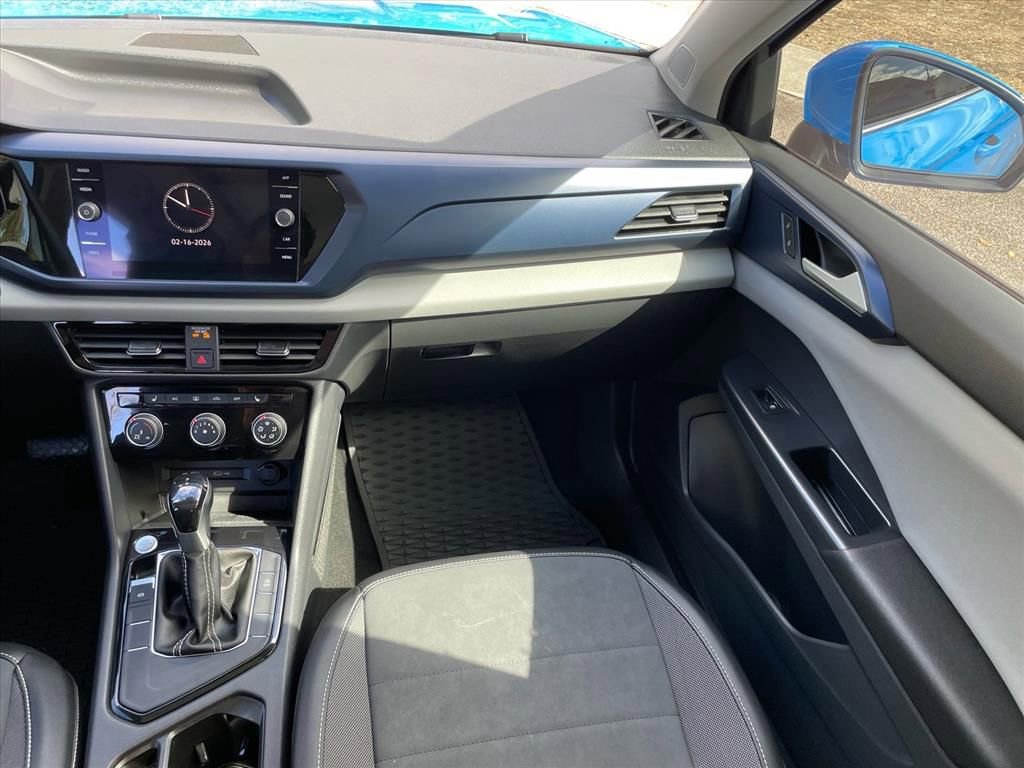 Used 2023 Volkswagen Taos SE w/ Panoramic Sunroof Package image 6