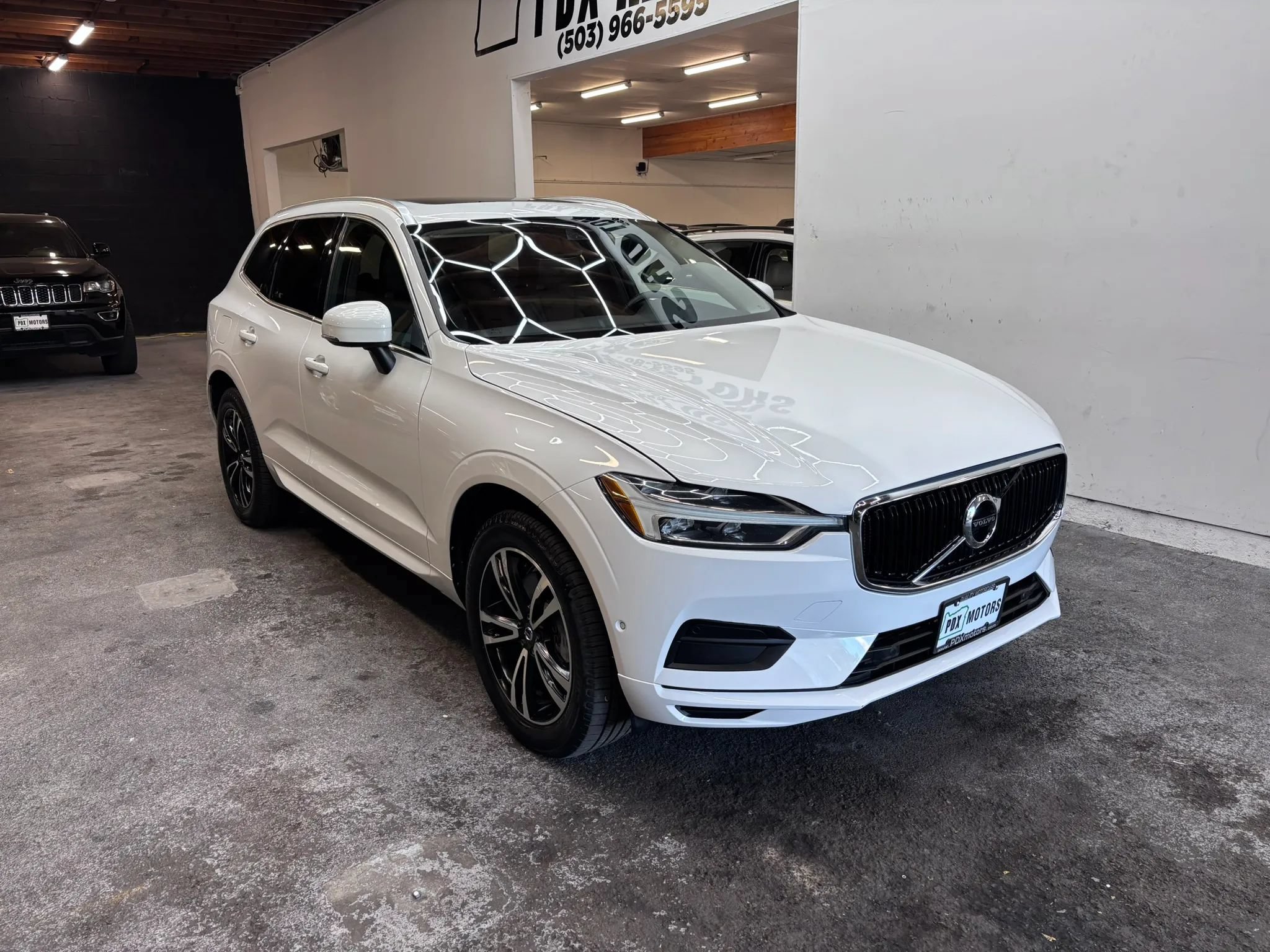 Used 2018 Volvo XC60 T6 Momentum w/ Vision Package AWD/4WD image 2