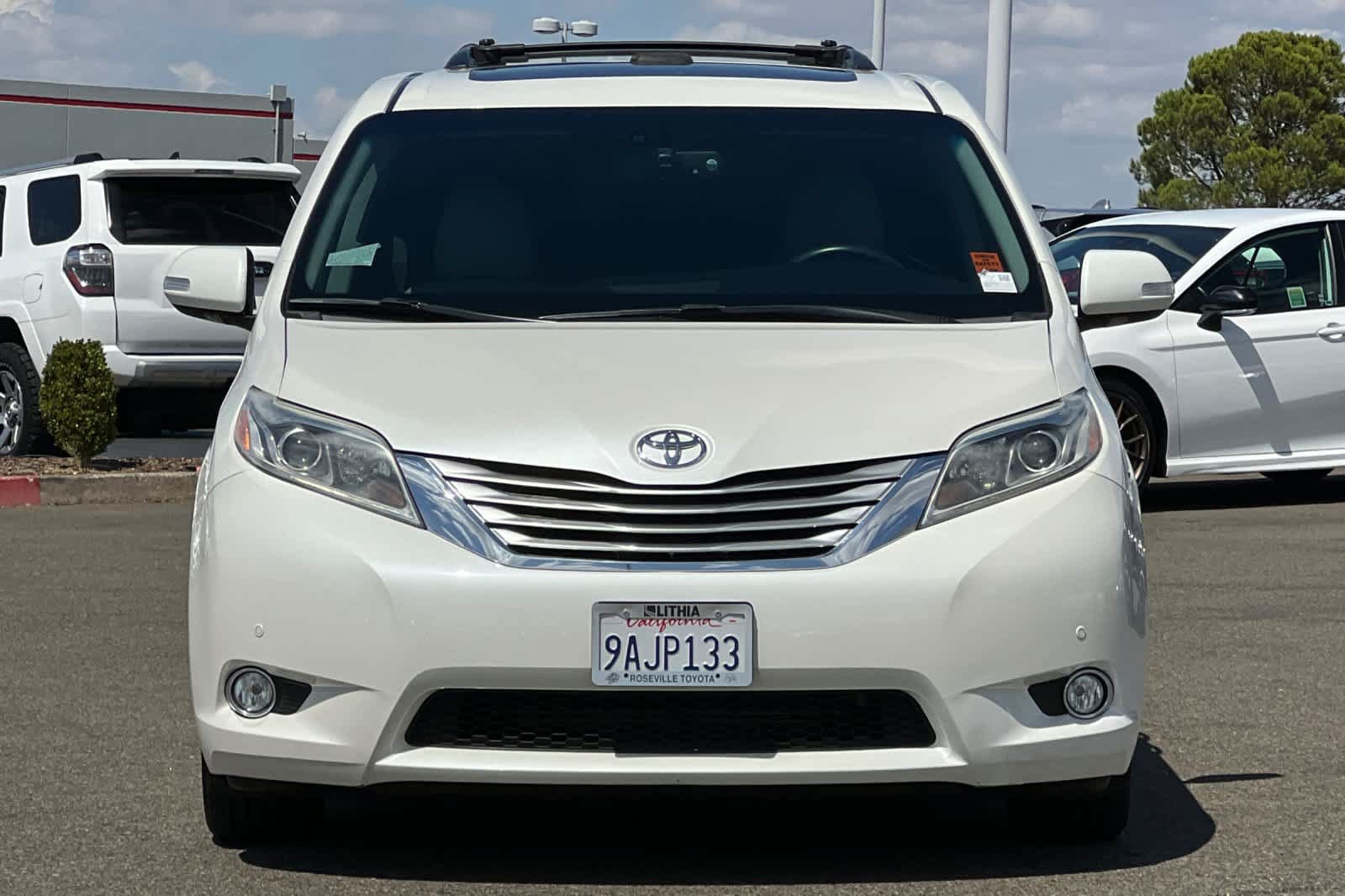 Certified 2017 Toyota Sienna Limited Premium FWD image 10