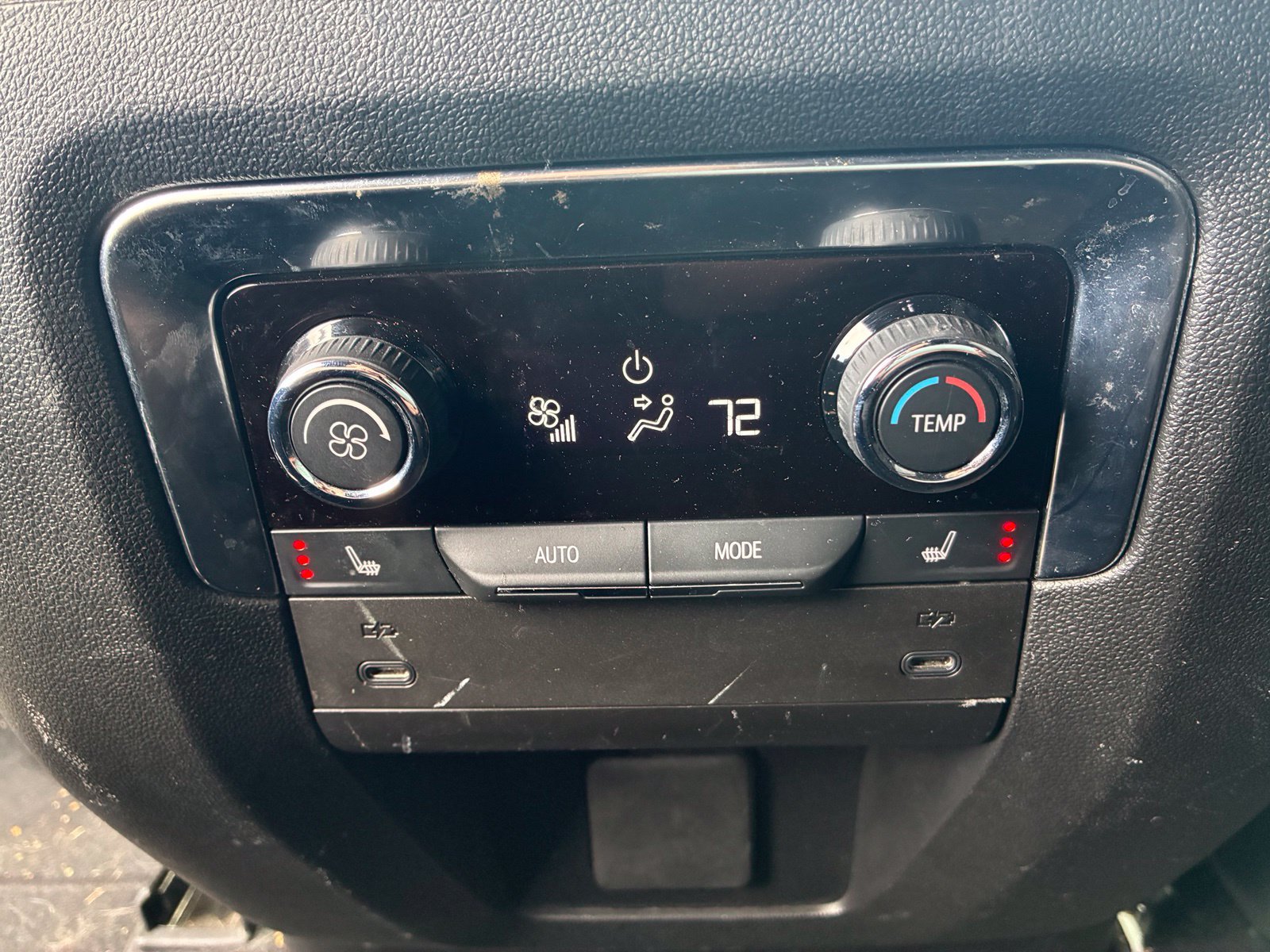 Used 2025 Chevrolet Suburban Premier AWD/4WD image 4
