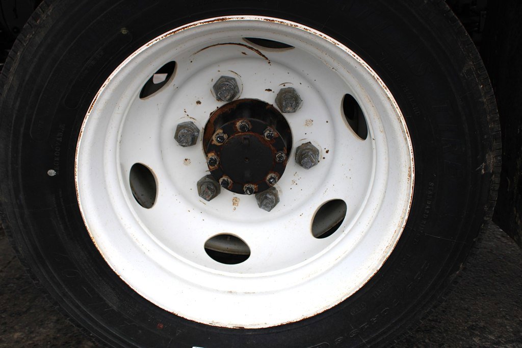 Used 2019 Isuzu NPR image 31