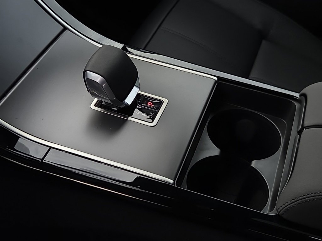 New 2026 Land Rover Range Rover Velar S image 13