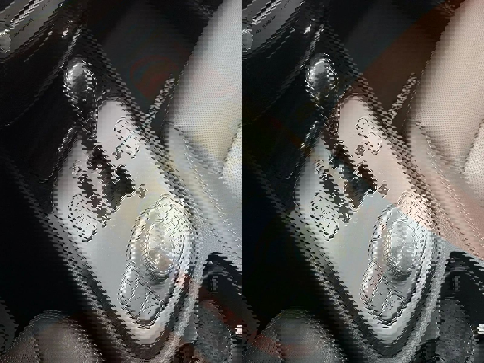 Used 2012 Hyundai Genesis 4.6 image 28