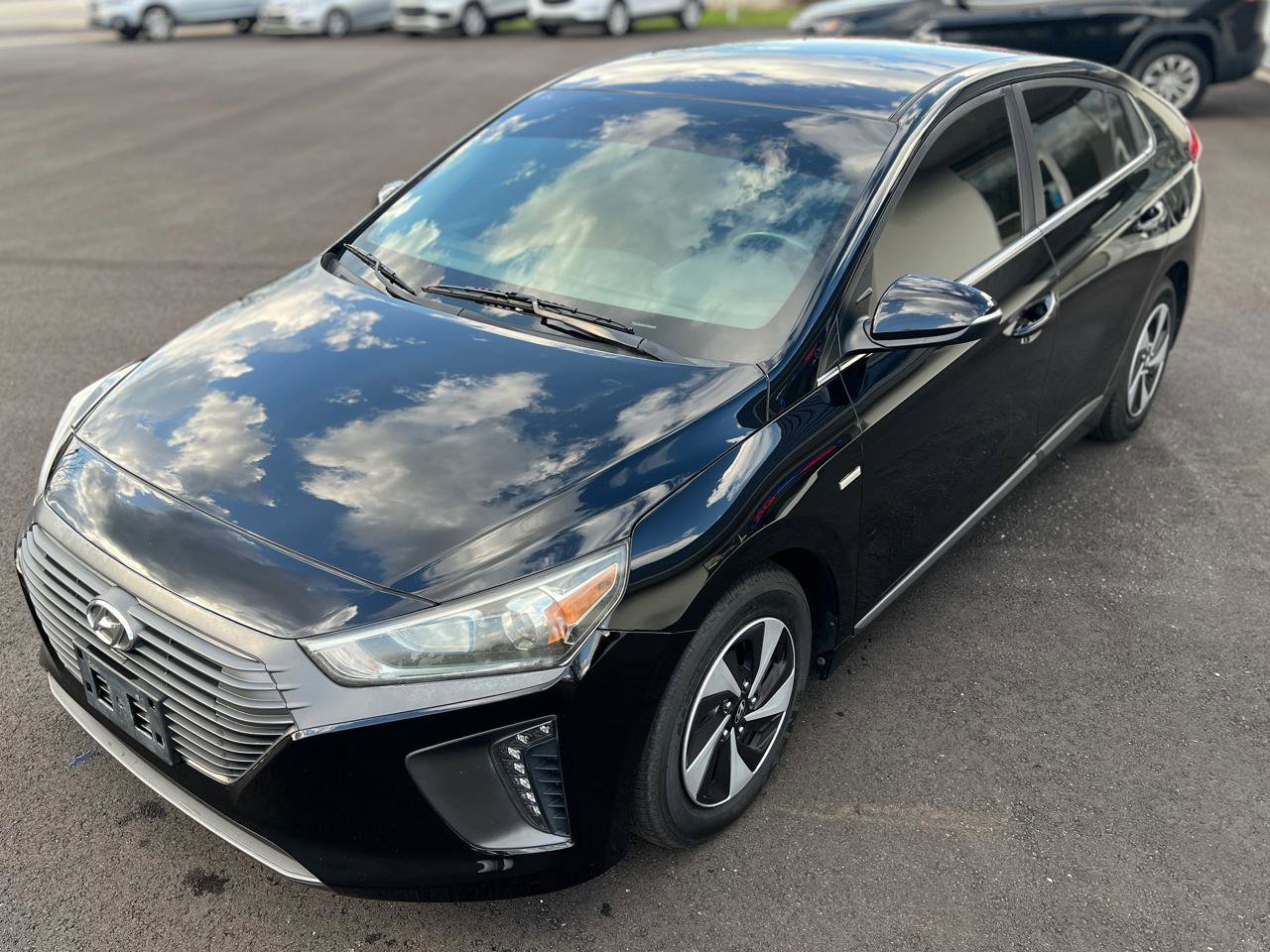 Used 2018 Hyundai Ioniq SEL FWD image 2