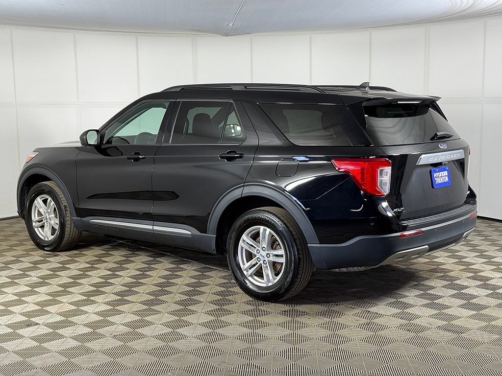 Used 2023 Ford Explorer XLT w/ Equipment Group 202A AWD/4WD image 8