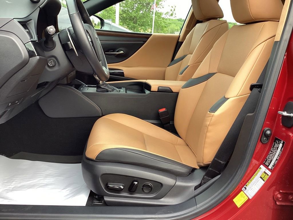 Used 2025 Lexus ES 350 w/ Accessory Package (Z1) FWD image 14