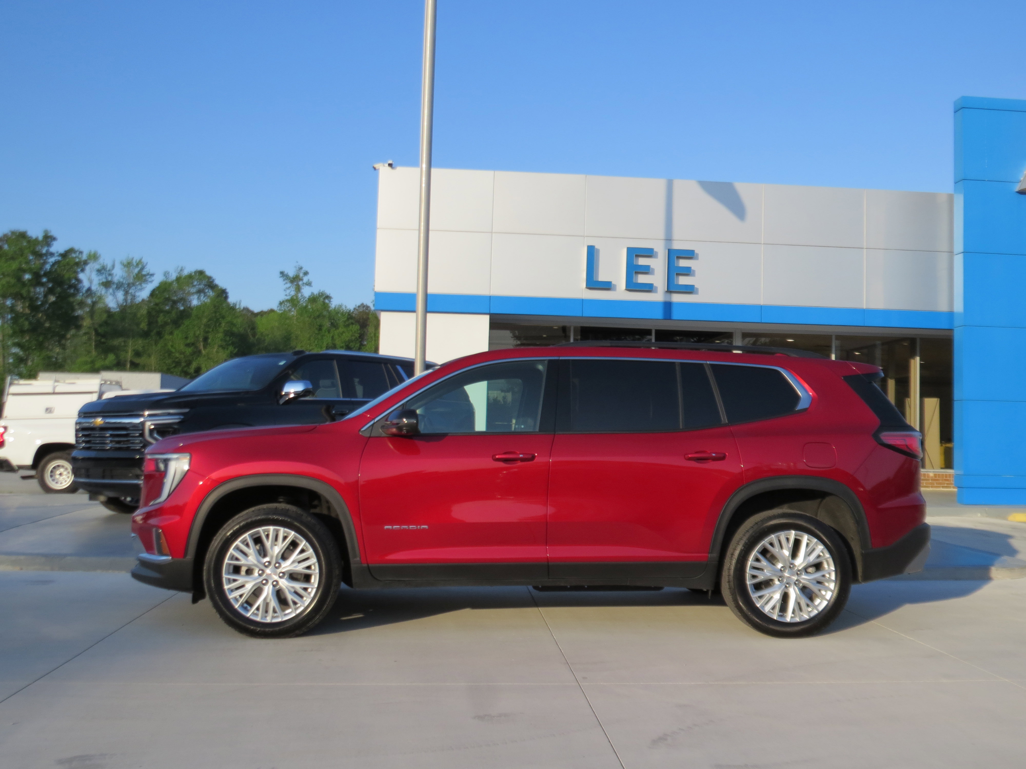 Used 2024 GMC Acadia Elevation image 2
