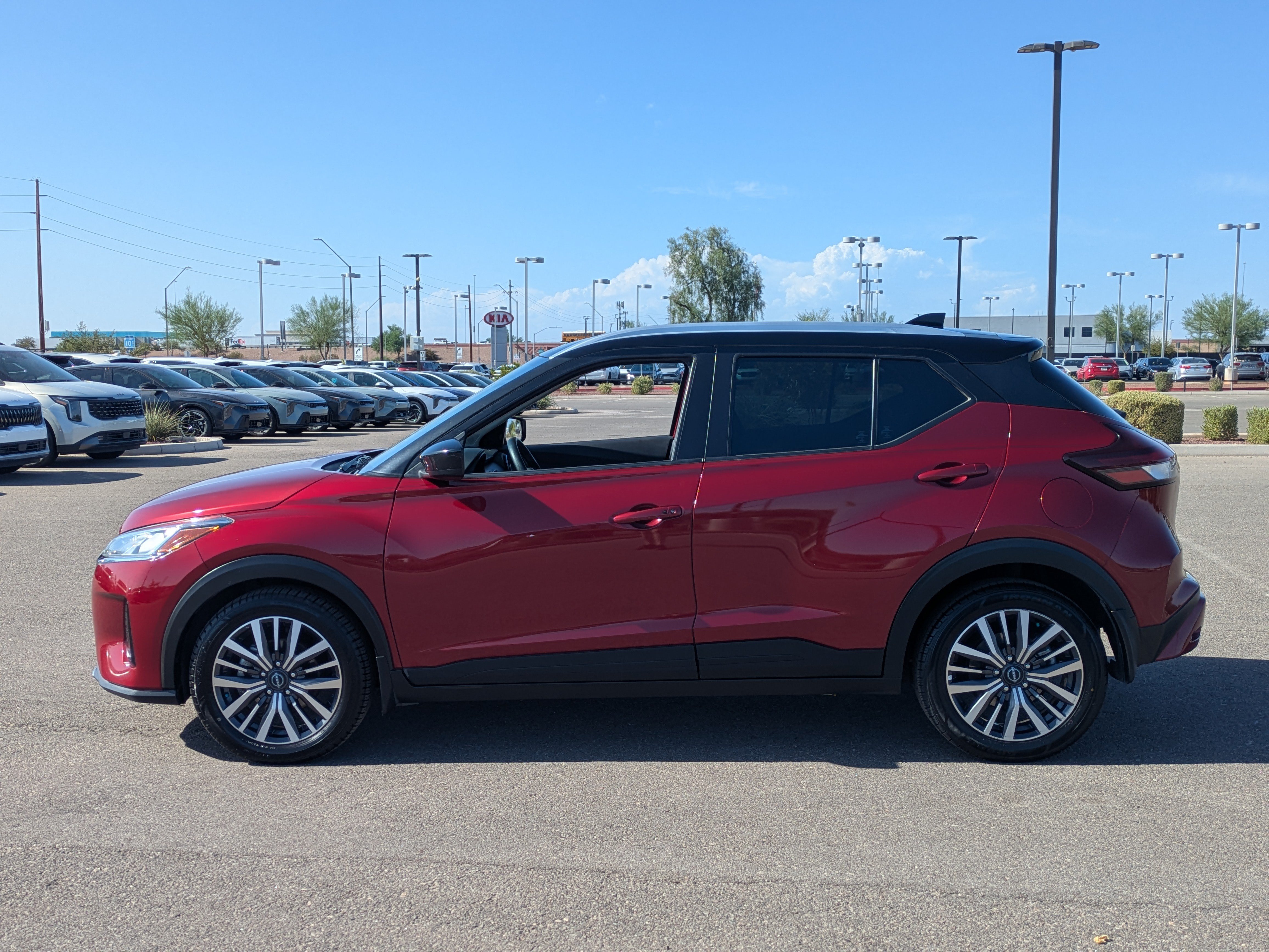 Used 2023 Nissan Kicks SV FWD image 2