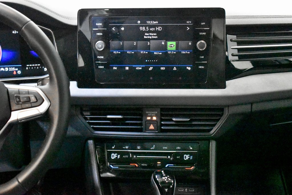 Used 2025 Volkswagen Jetta SE image 14