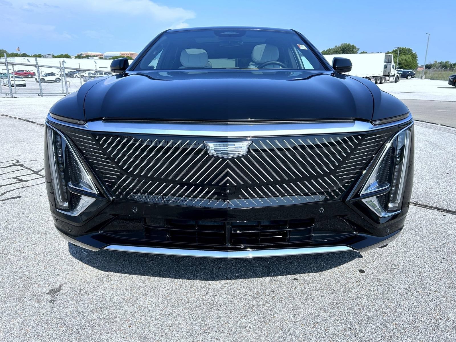 Certified 2024 Cadillac Lyriq Luxury AWD/4WD image 9