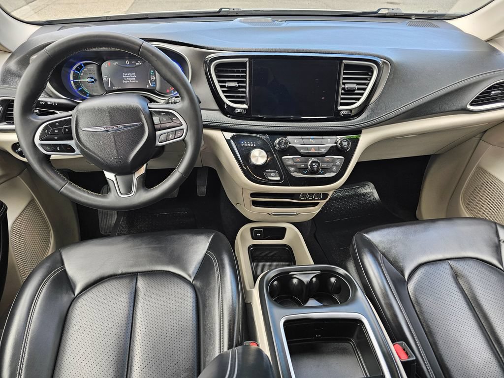 Used 2023 Chrysler Pacifica Touring-L FWD image 16