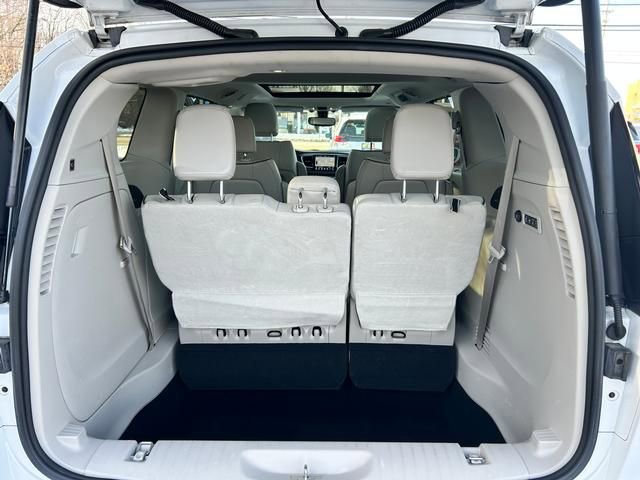 Used 2019 Chrysler Pacifica Limited image 5