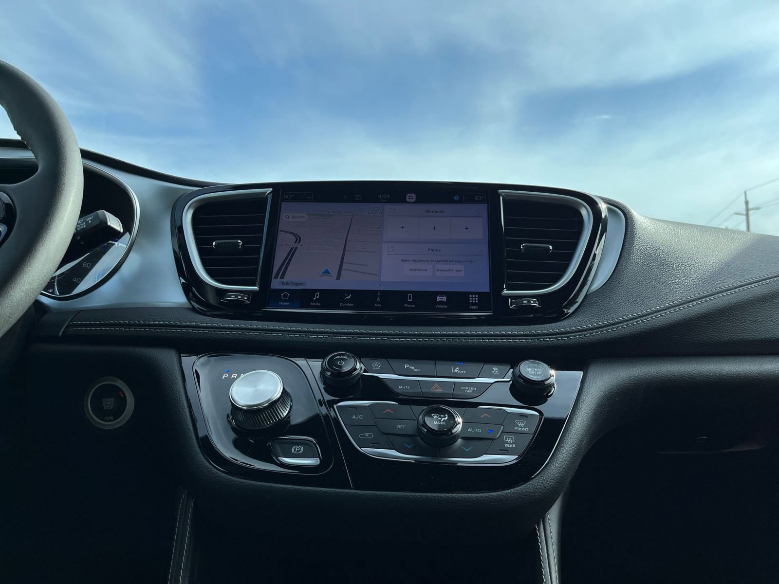 Used 2025 Chrysler Pacifica Limited image 21