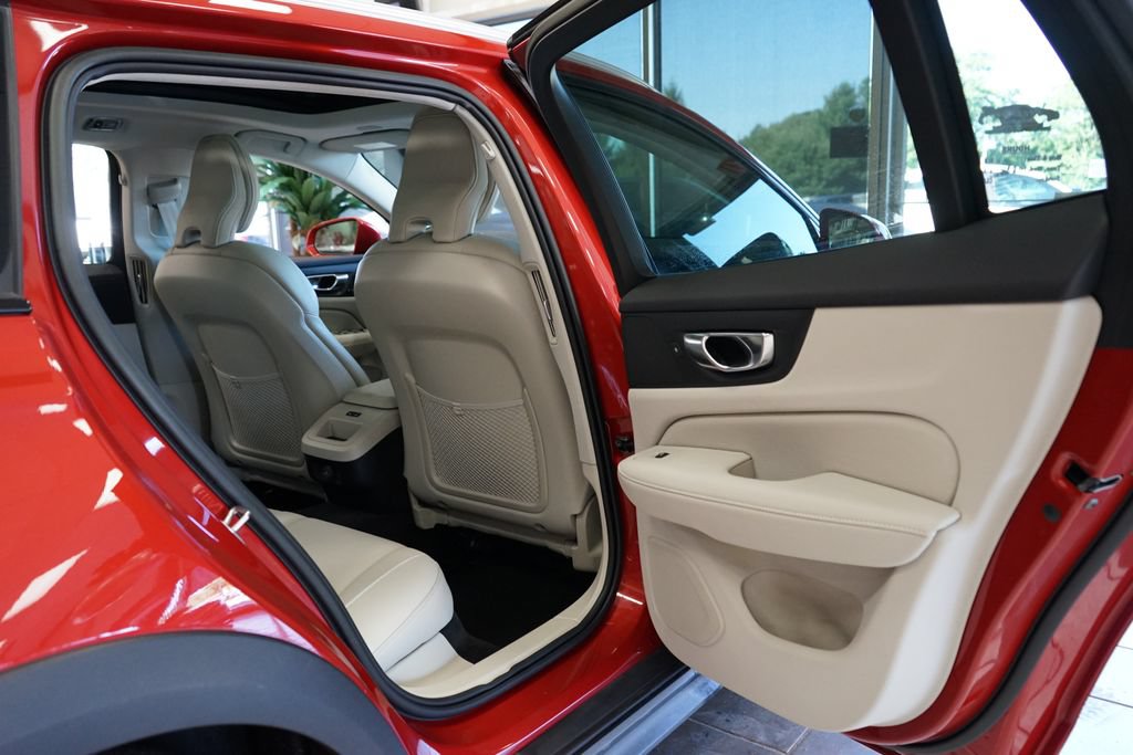 Used 2022 Volvo V60 T5 Cross Country AWD/4WD image 48