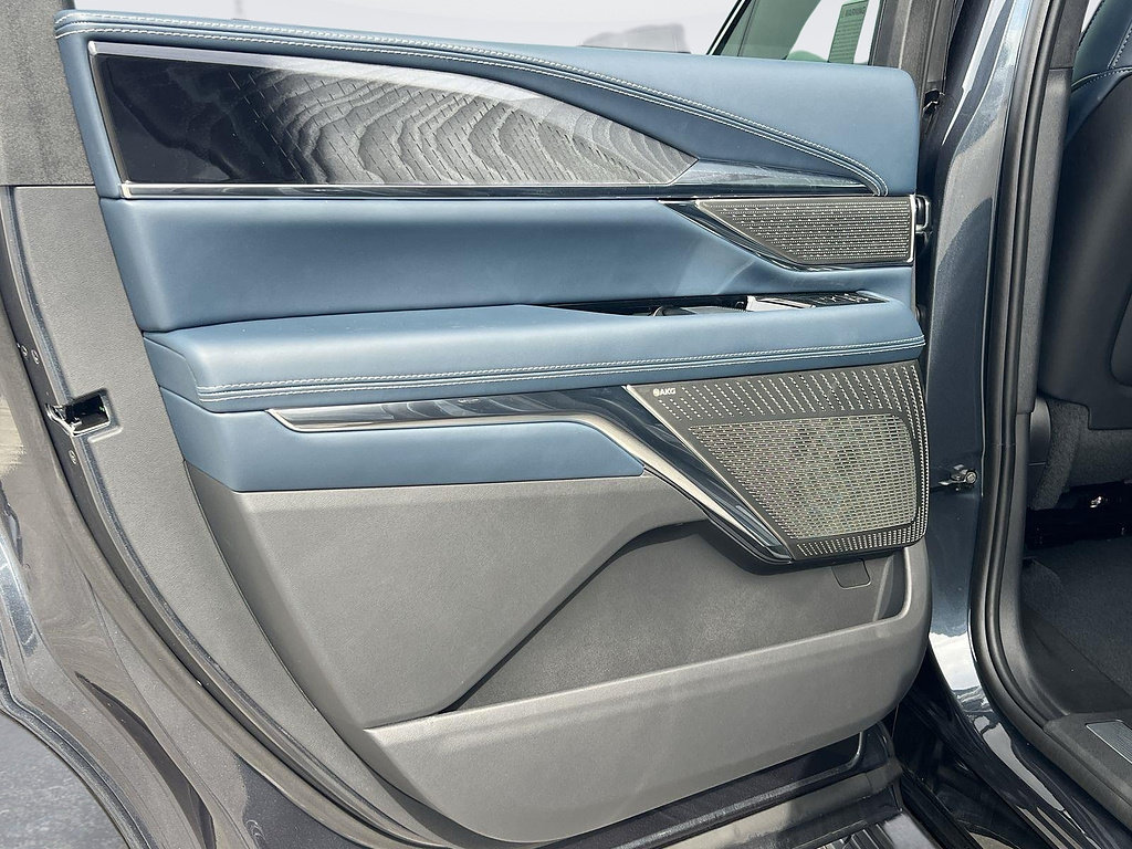 New 2025 Cadillac Escalade IQ Luxury 2 AWD/4WD image 27