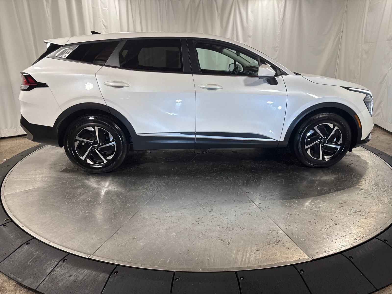 Certified 2025 Kia Sportage LX image 9