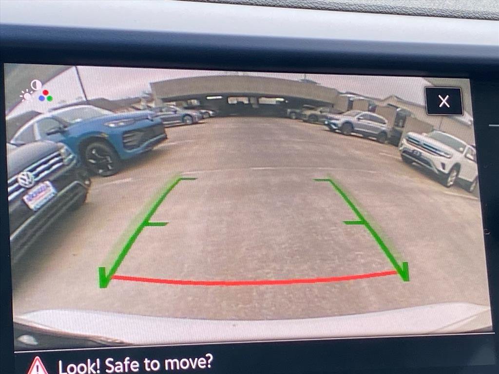 Certified 2023 Volkswagen Taos SE w/ Panoramic Sunroof Package image 16