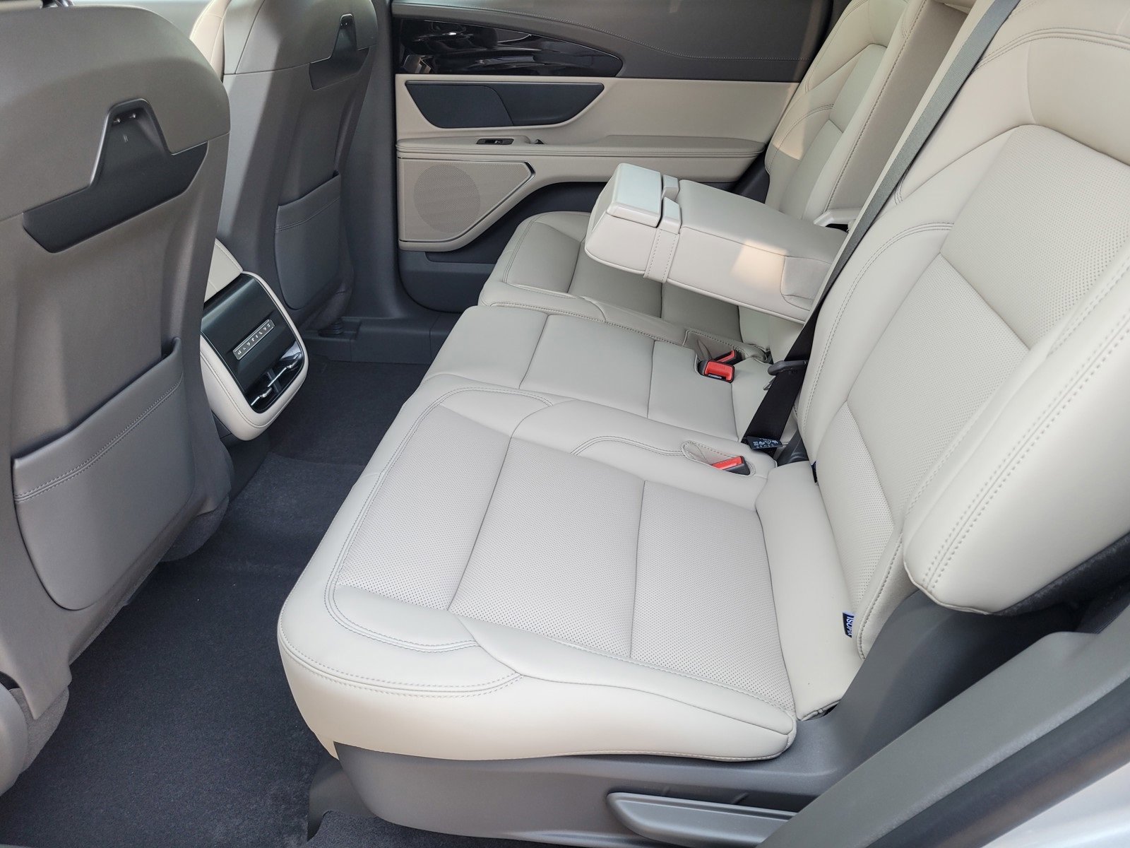 New 2025 Lincoln Nautilus Premier image 7