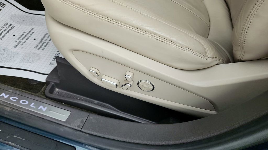 Used 2016 Lincoln MKX Reserve w/ Technology Package image 12