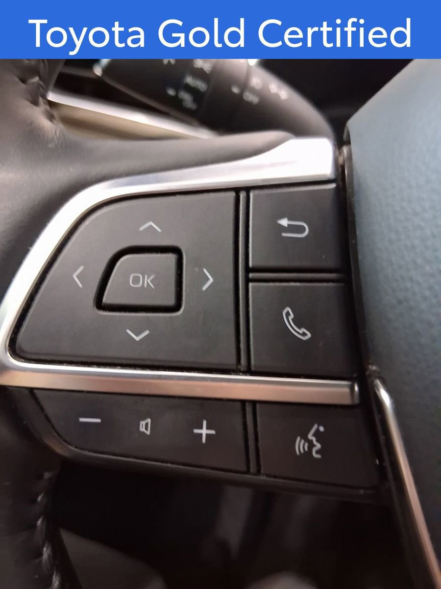 Used 2025 Toyota Highlander XLE image 2