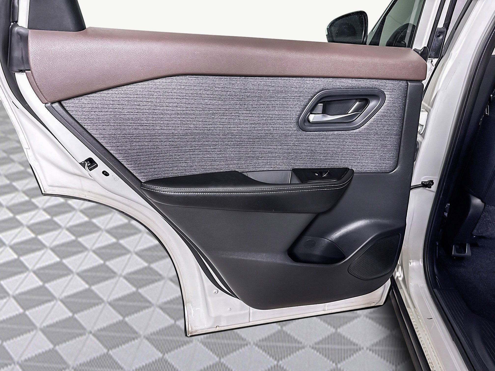 Used 2023 Nissan Rogue SV image 26