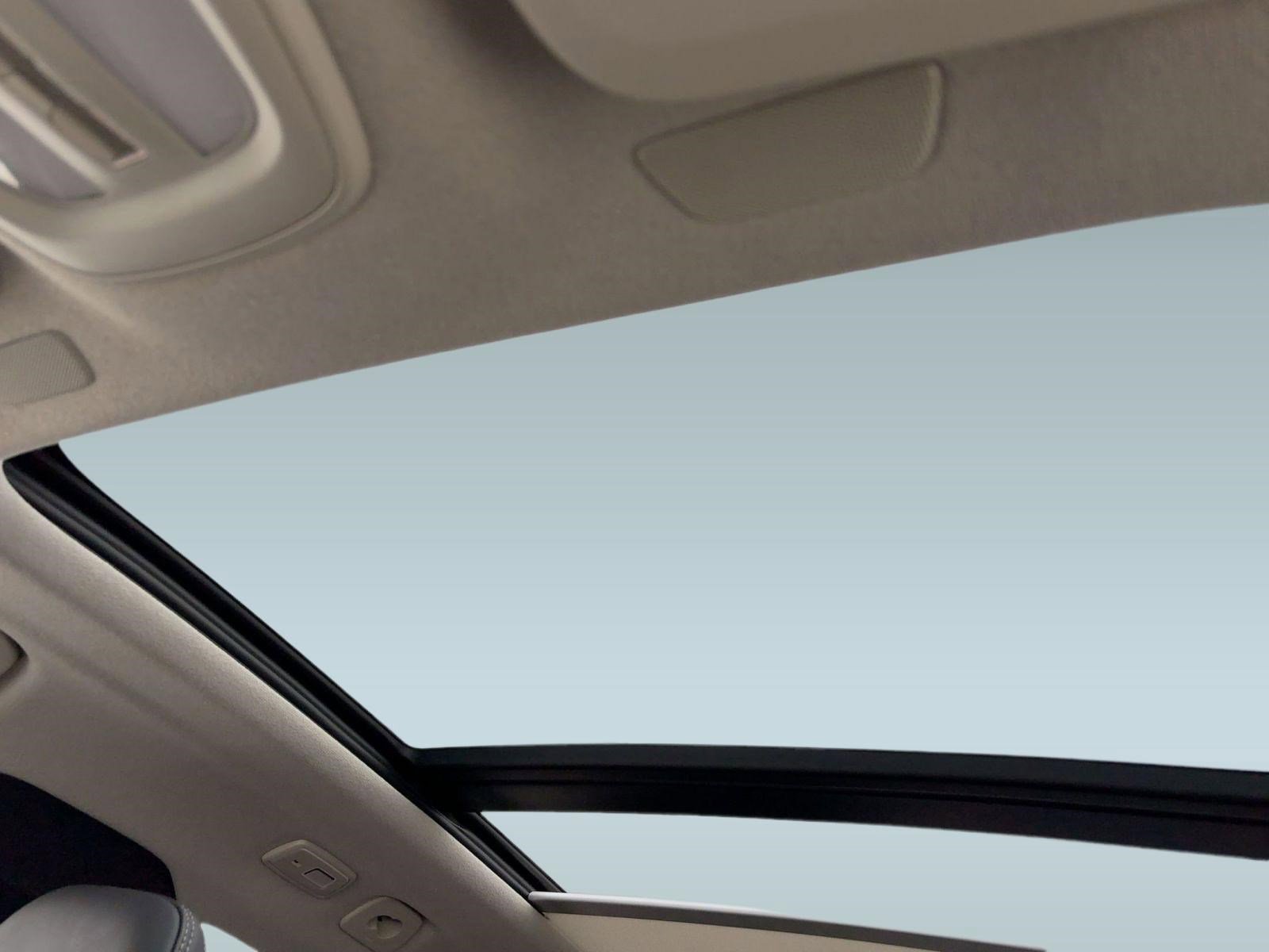 Certified 2025 Volvo XC40 B5 Plus image 15