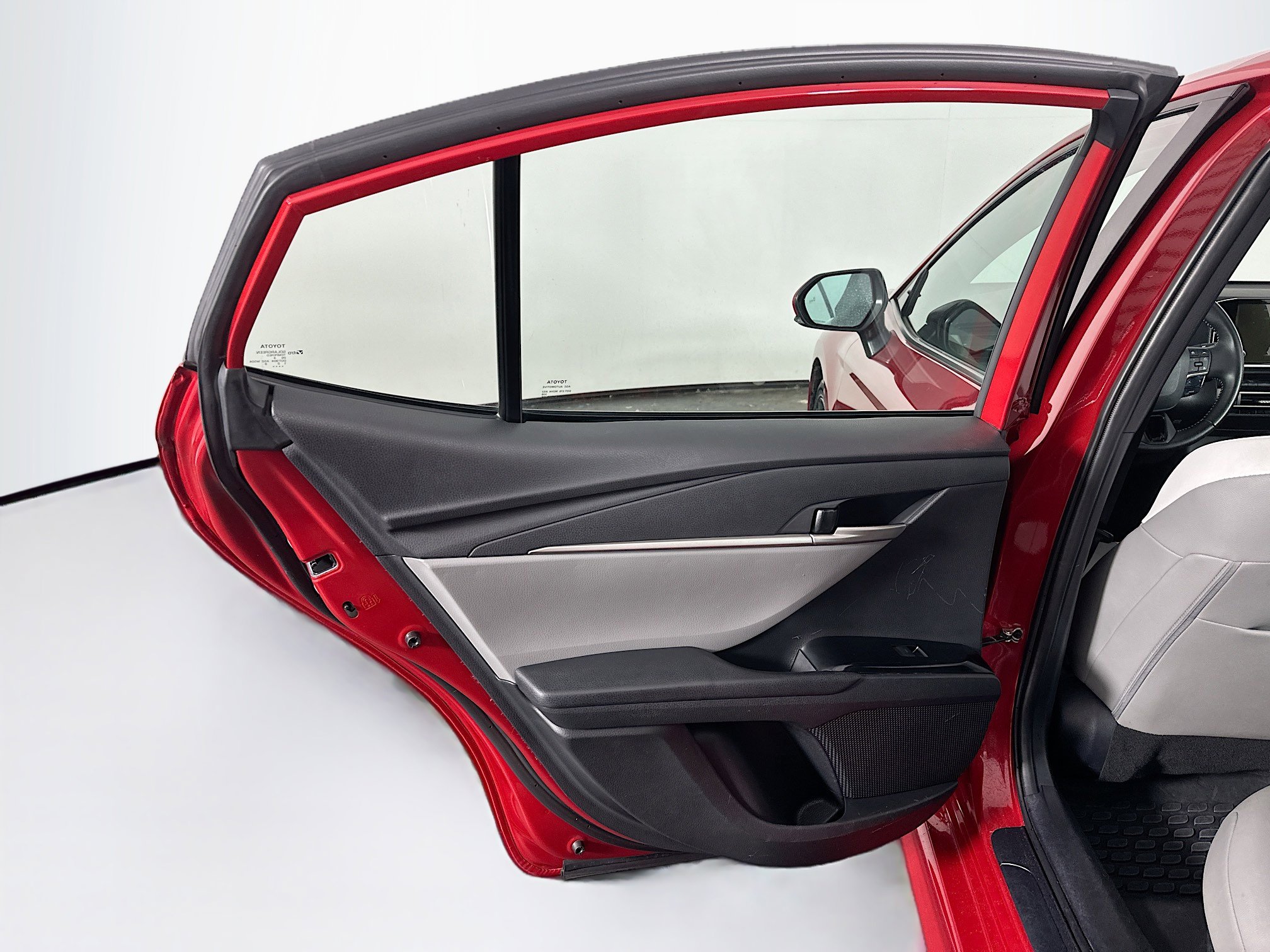 Used 2025 Toyota Camry SE image 26