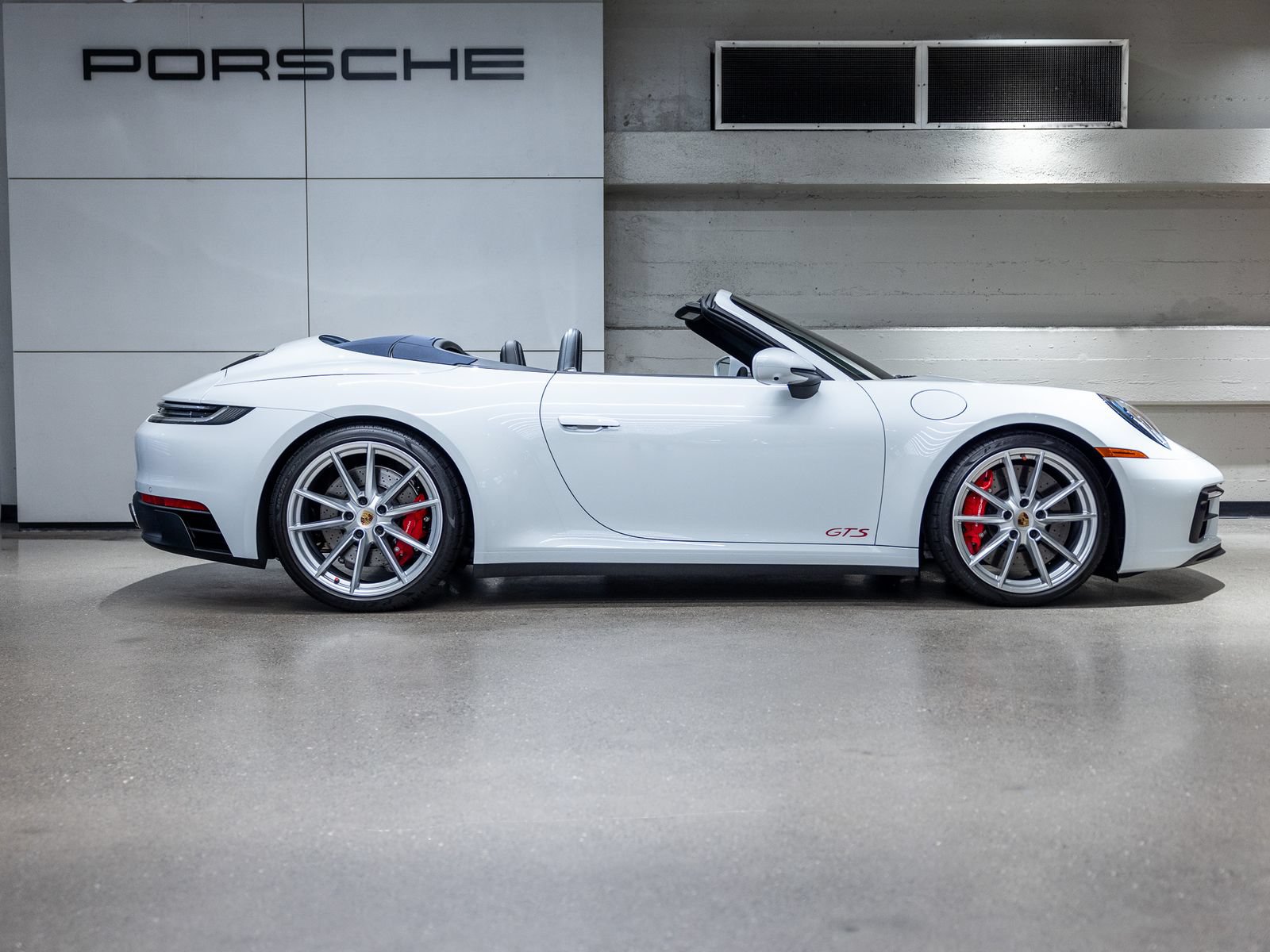 Certified 2022 Porsche 911 Carrera GTS w/ Premium Package RWD image 9
