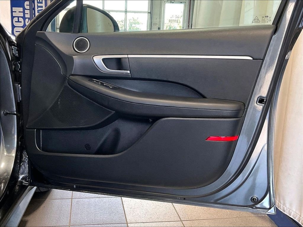 Used 2023 Hyundai Sonata SE w/ Cargo Package FWD image 12