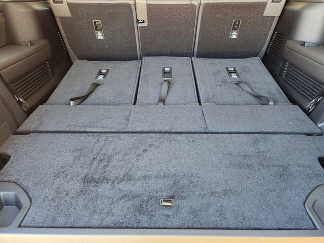 Used 2024 Land Rover Defender 130 S image 32