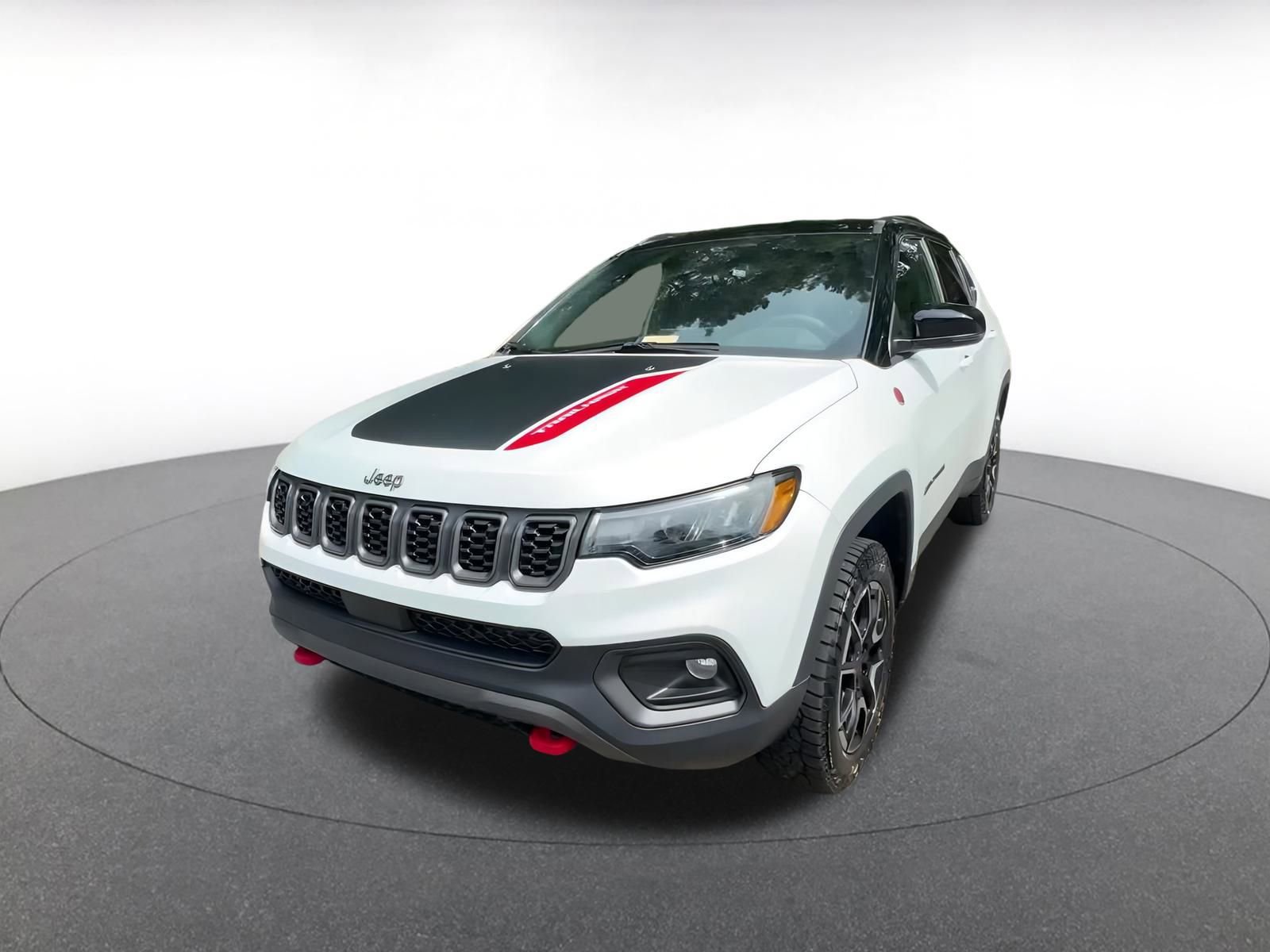Used 2025 Jeep Compass Trailhawk image 7