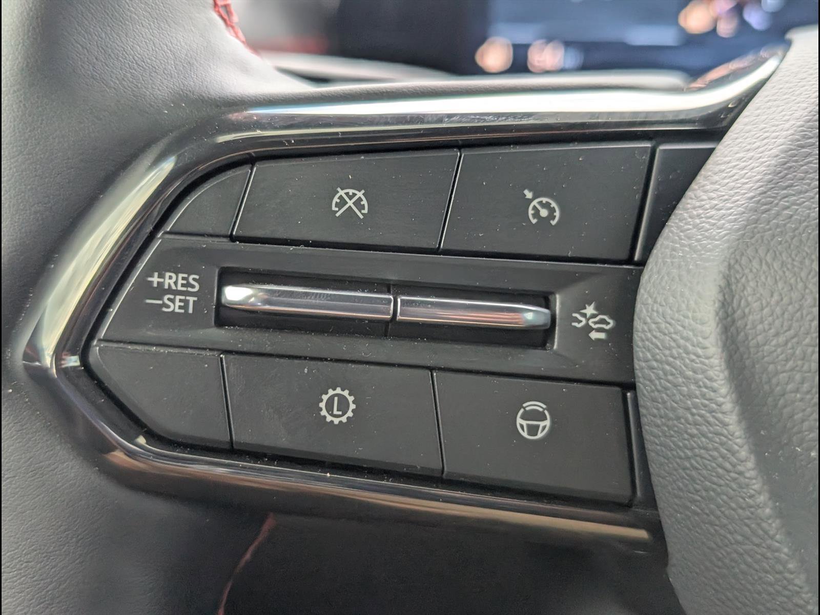 Used 2025 Chevrolet Traverse RS image 18