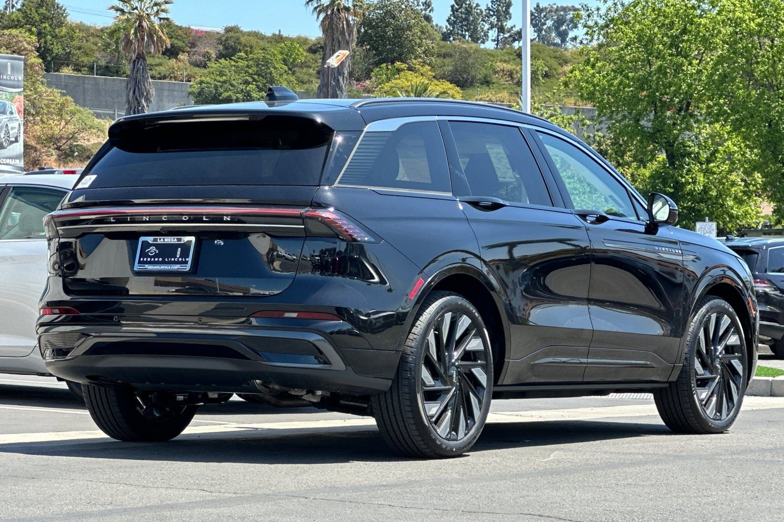 New 2026 Lincoln Nautilus Black Label w/ Jet Appearance Package AWD/4WD image 3