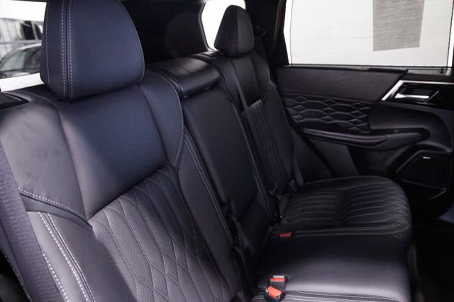 Used 2025 Mitsubishi Outlander SEL image 19