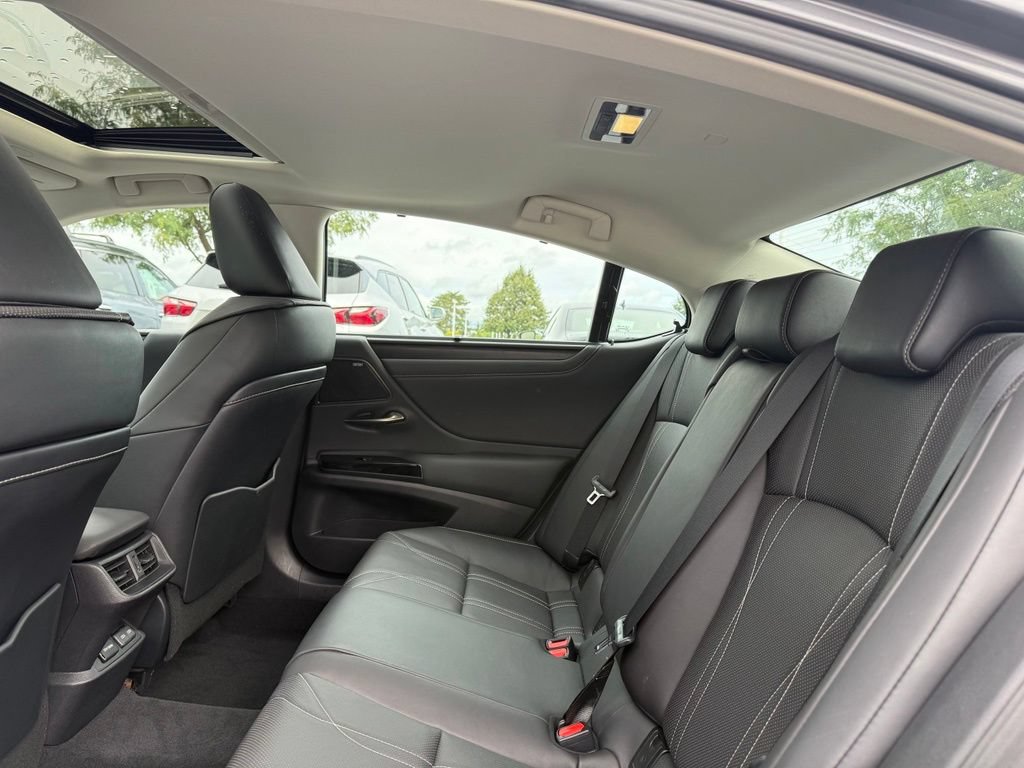 Used 2023 Lexus ES 350 Ultra Luxury w/ Accessory Package (Z2) FWD image 15