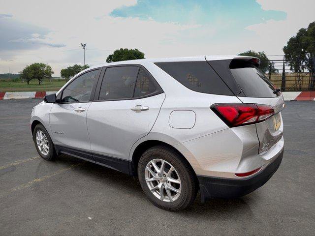 Used 2022 Chevrolet Equinox LS w/ LS Convenience Package FWD image 4