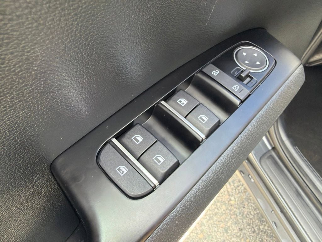 Certified 2023 Kia Soul LX w/ LX Technology Package FWD image 8