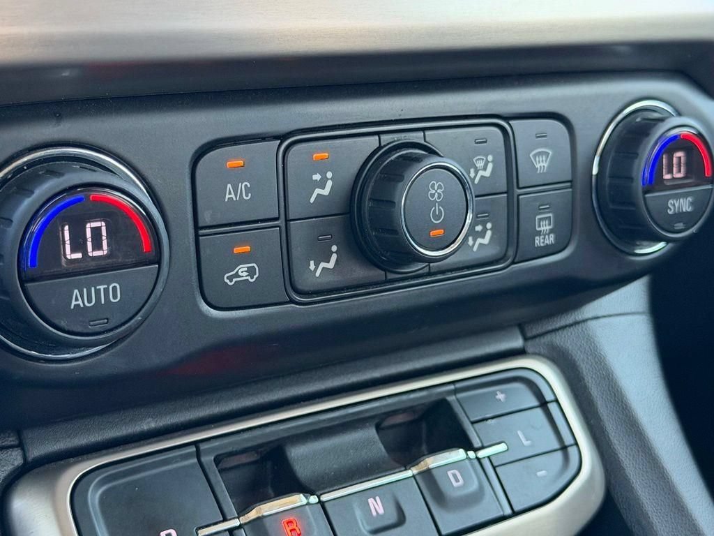 Used 2021 GMC Acadia Denali w/ Denali Technology Package FWD image 27