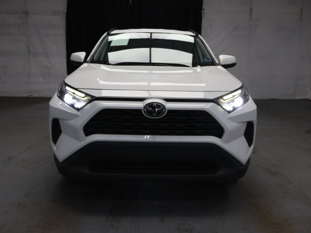 Used 2022 Toyota RAV4 XLE FWD image 2