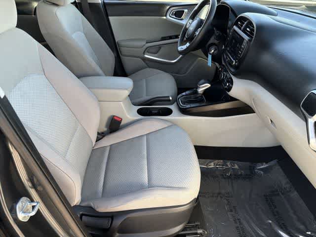 Used 2023 Kia Soul LX w/ LX Technology Package FWD image 18
