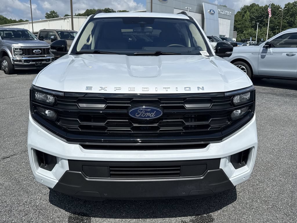 Used 2025 Ford Expedition Active AWD/4WD image 2