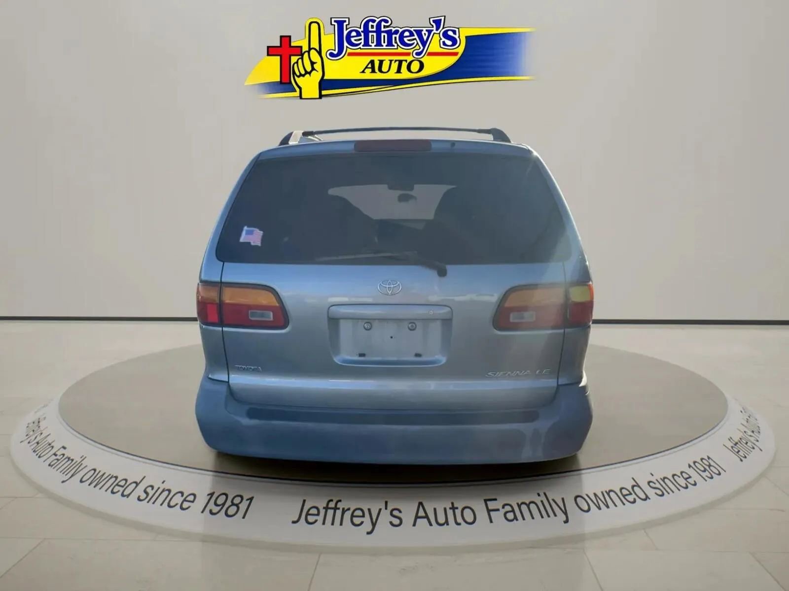 Used 2000 Toyota Sienna LE FWD image 5