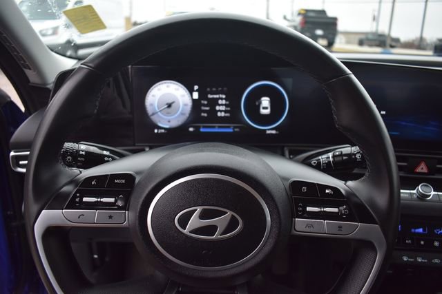 Used 2025 Hyundai Elantra SEL image 24