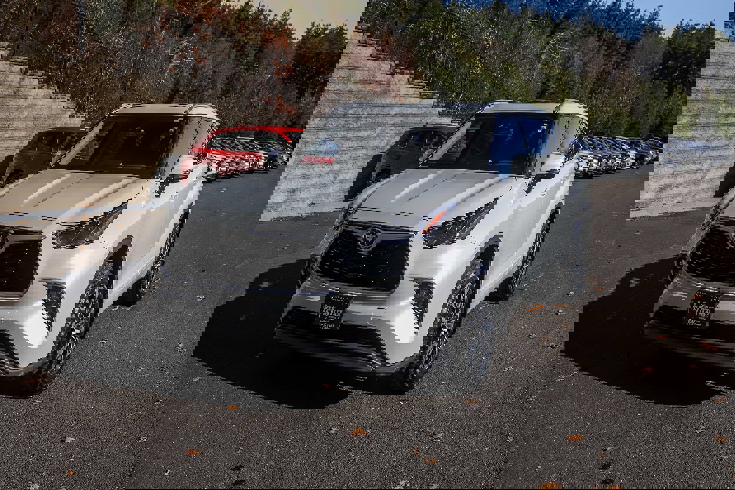 Used 2022 Toyota Highlander XLE image 11