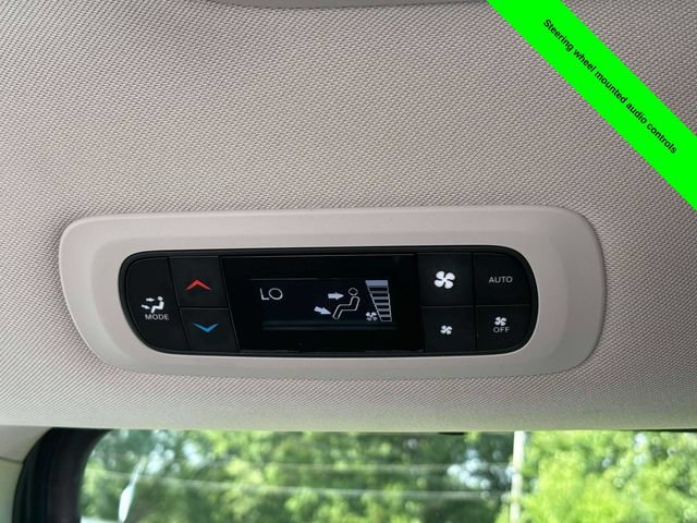 Used 2023 Chrysler Pacifica Touring-L FWD image 28