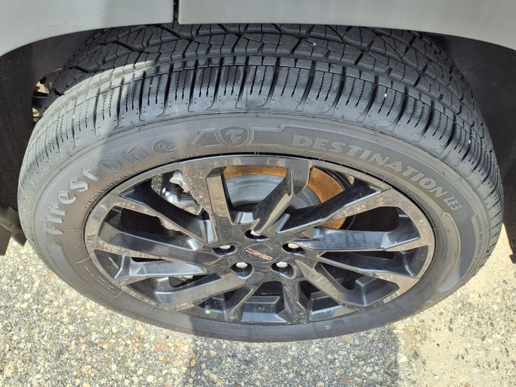 Used 2023 GMC Terrain SLT w/ Elevation Edition image 8