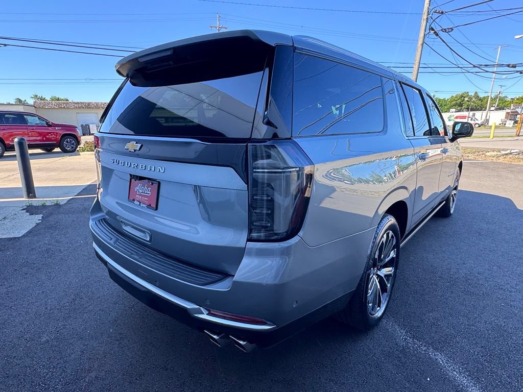 Used 2025 Chevrolet Suburban High Country AWD/4WD image 5