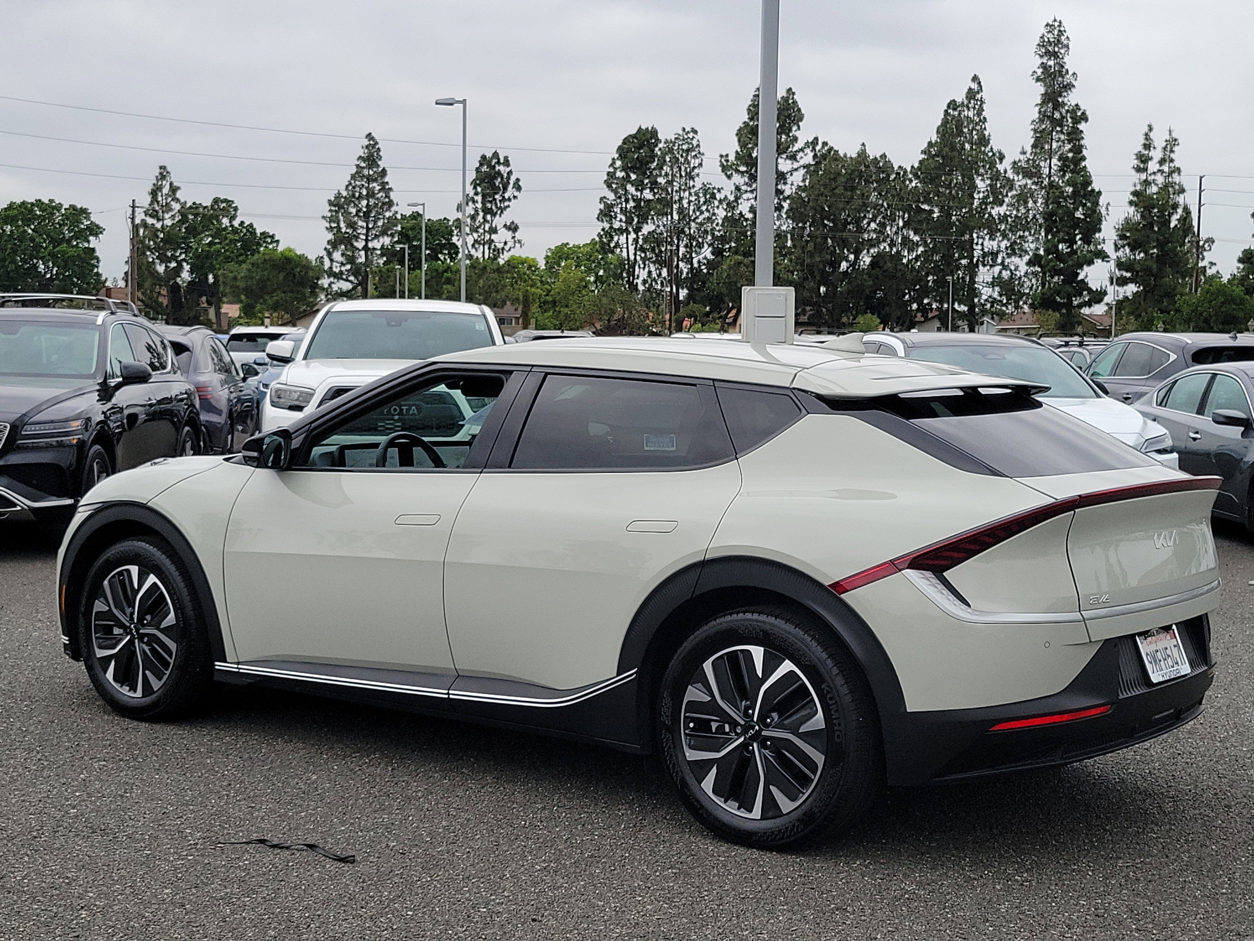 Used 2024 Kia EV6 Light RWD image 2