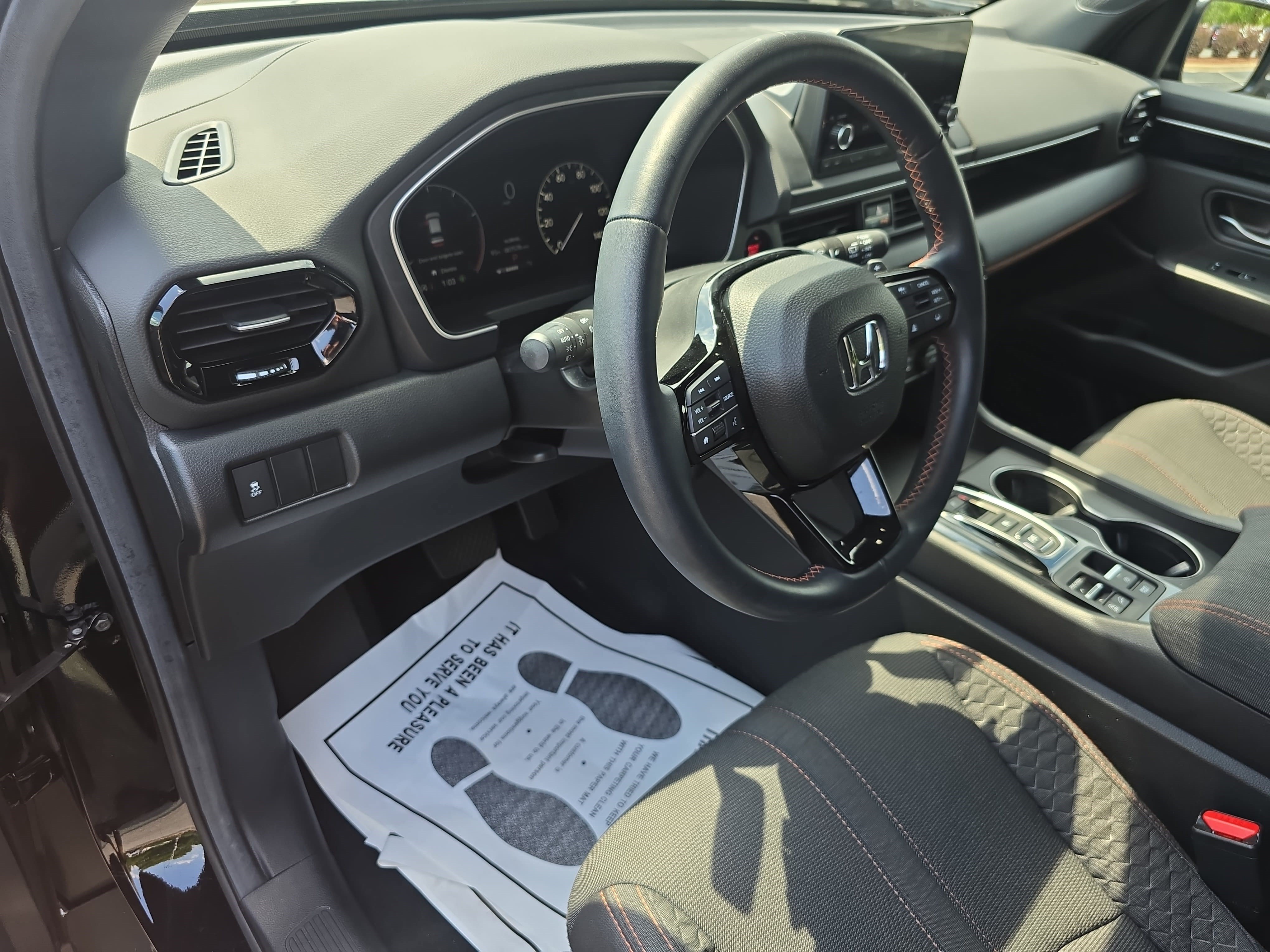 Used 2025 Honda Pilot Sport image 17